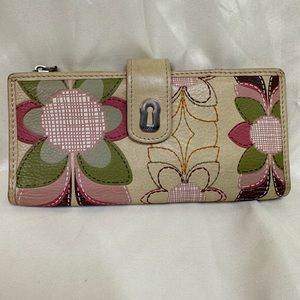 Fossil vintage leather flower stitched wallet
